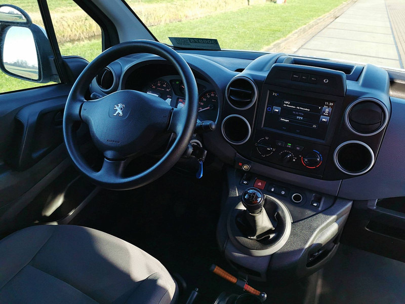 Фургон с закрытым кузовом Peugeot Partner 1.6 bluehdi 120 premium: фото 9