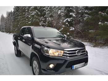 Пикап TOYOTA Hilux 2.4
