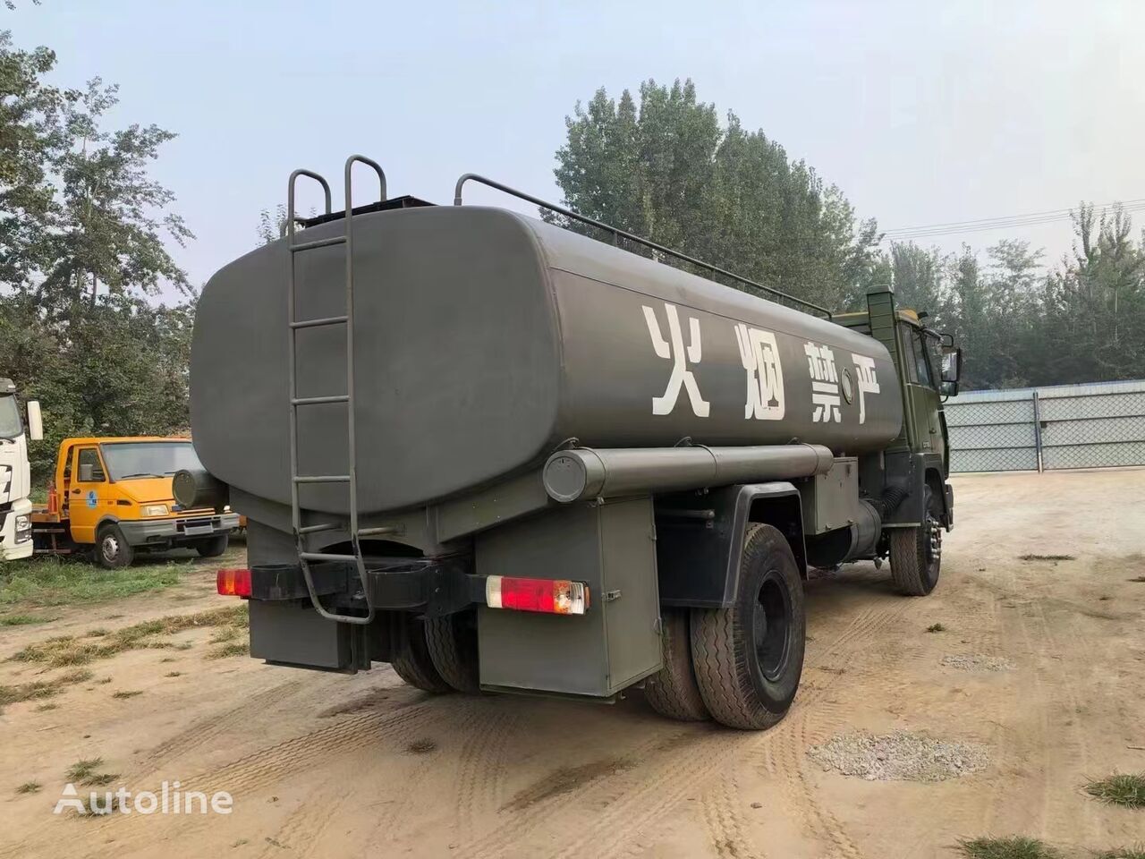 Грузовик-цистерна для транспортировки топлива HONGYAN 4x2 drive 12 tons fuel tank: фото 5