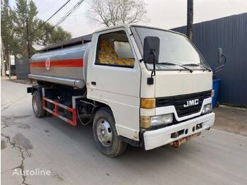 Грузовик-цистерна для транспортировки топлива JMC 4x2 drive fuel tank truck 5 tons: фото 2
