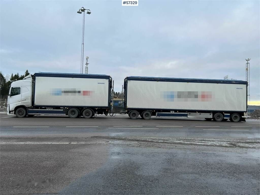 Грузовик с закрытым кузовом Volvo FH 6x2 wood chip truck with trailer: фото 13