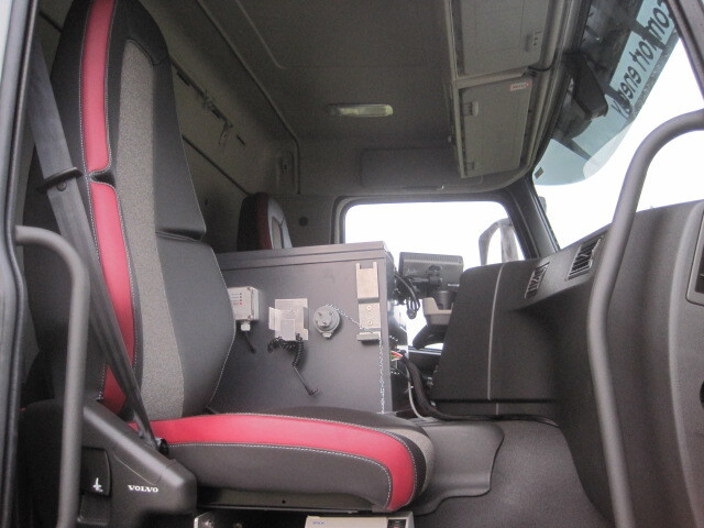 Грузовик-цистерна Volvo FM: фото 4