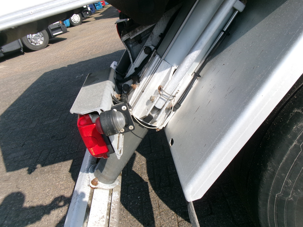 Самосвальный полуприцеп Benalu Tipper trailer alu 25 m3 + tarpaulin: фото 11