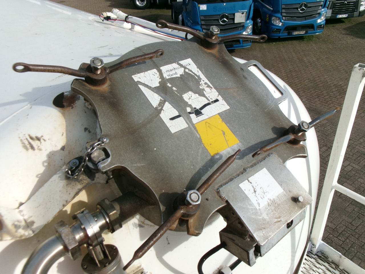 Полуприцеп-цистерна для транспортировки муки Feldbinder Powder tank alu 41 m3 (tipping): фото 17