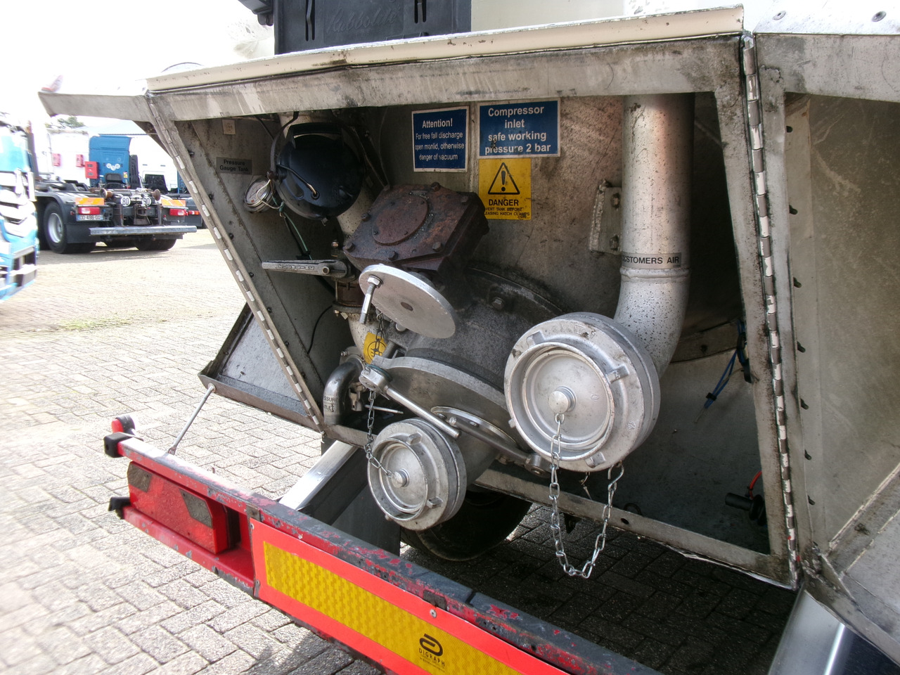 Полуприцеп-цистерна для транспортировки муки Feldbinder Powder tank alu 41 m3 (tipping): фото 12