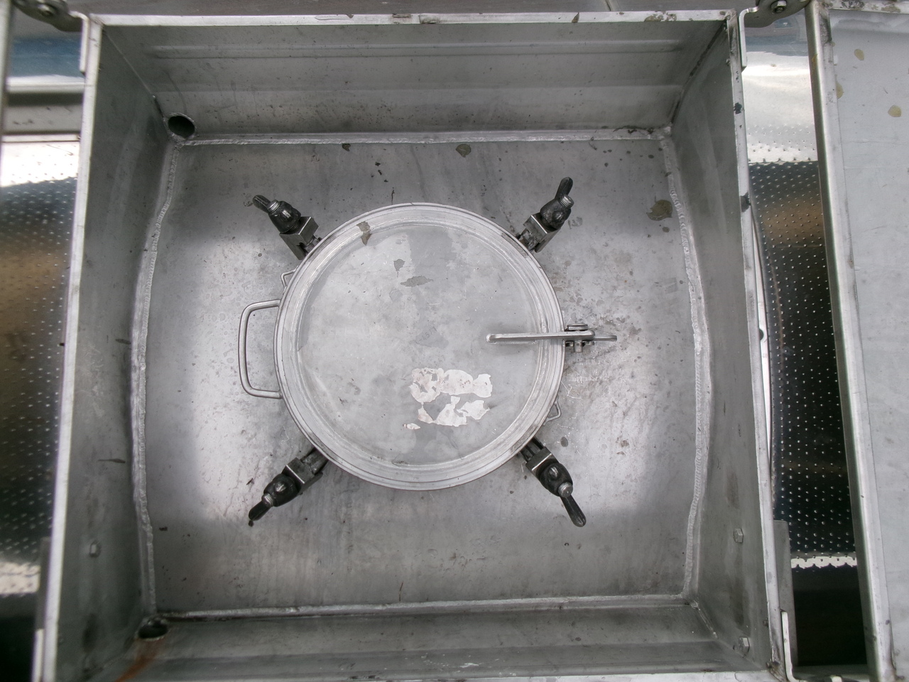 Полуприцеп-цистерна для транспортировки химикатов Magyar Chemical tank inox 32.5 m3 / 1 comp: фото 16