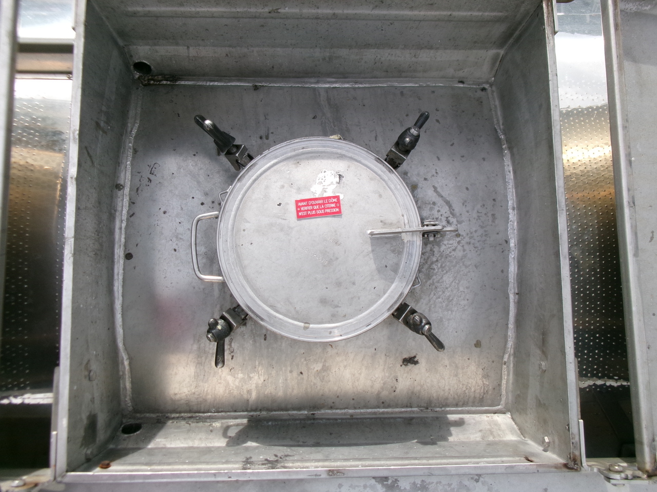 Полуприцеп-цистерна для транспортировки химикатов Magyar Chemical tank inox 32.5 m3 / 1 comp: фото 13