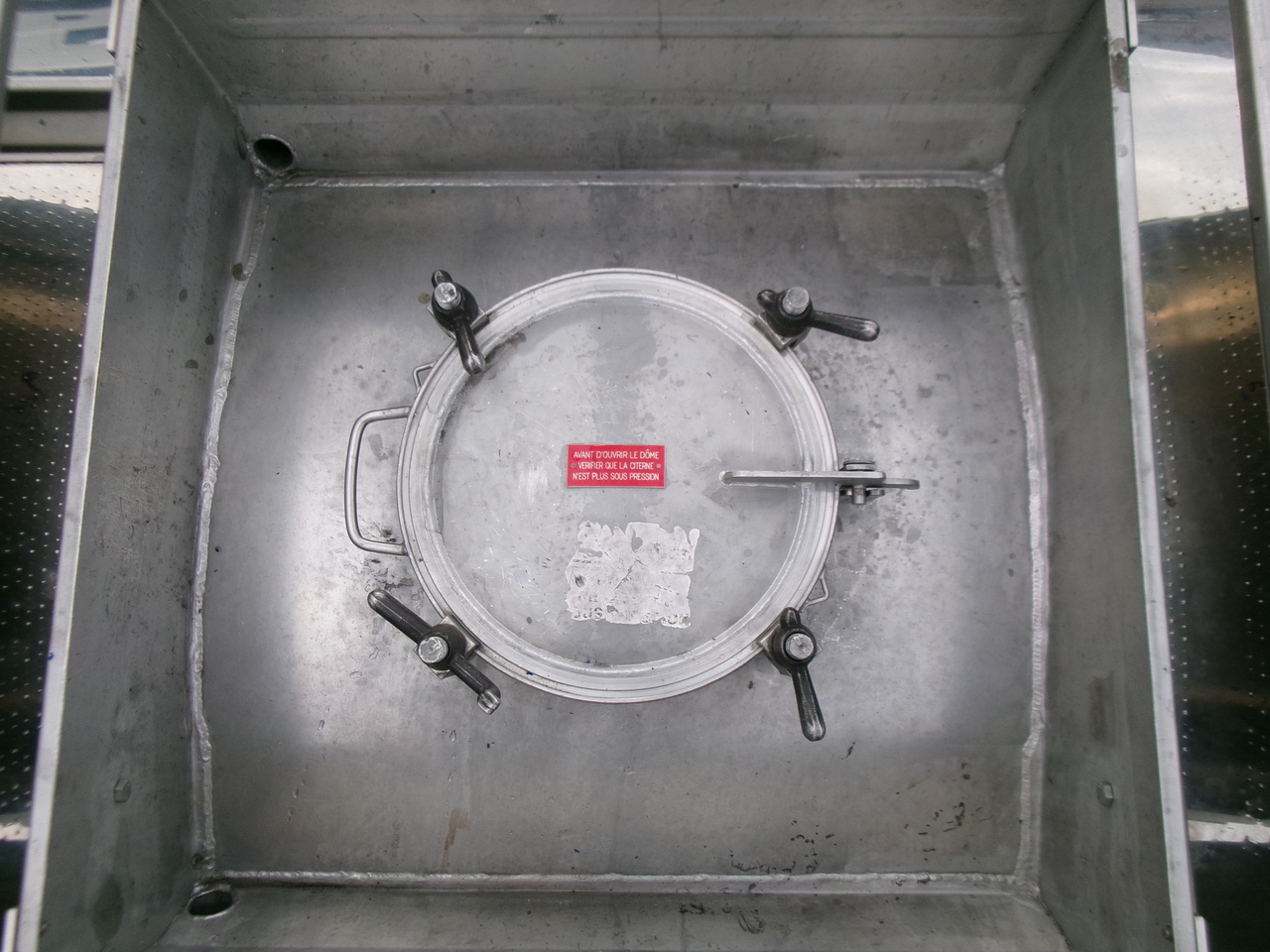 Полуприцеп-цистерна для транспортировки химикатов Magyar Chemical tank inox 32.5 m3 / 1 comp: фото 24