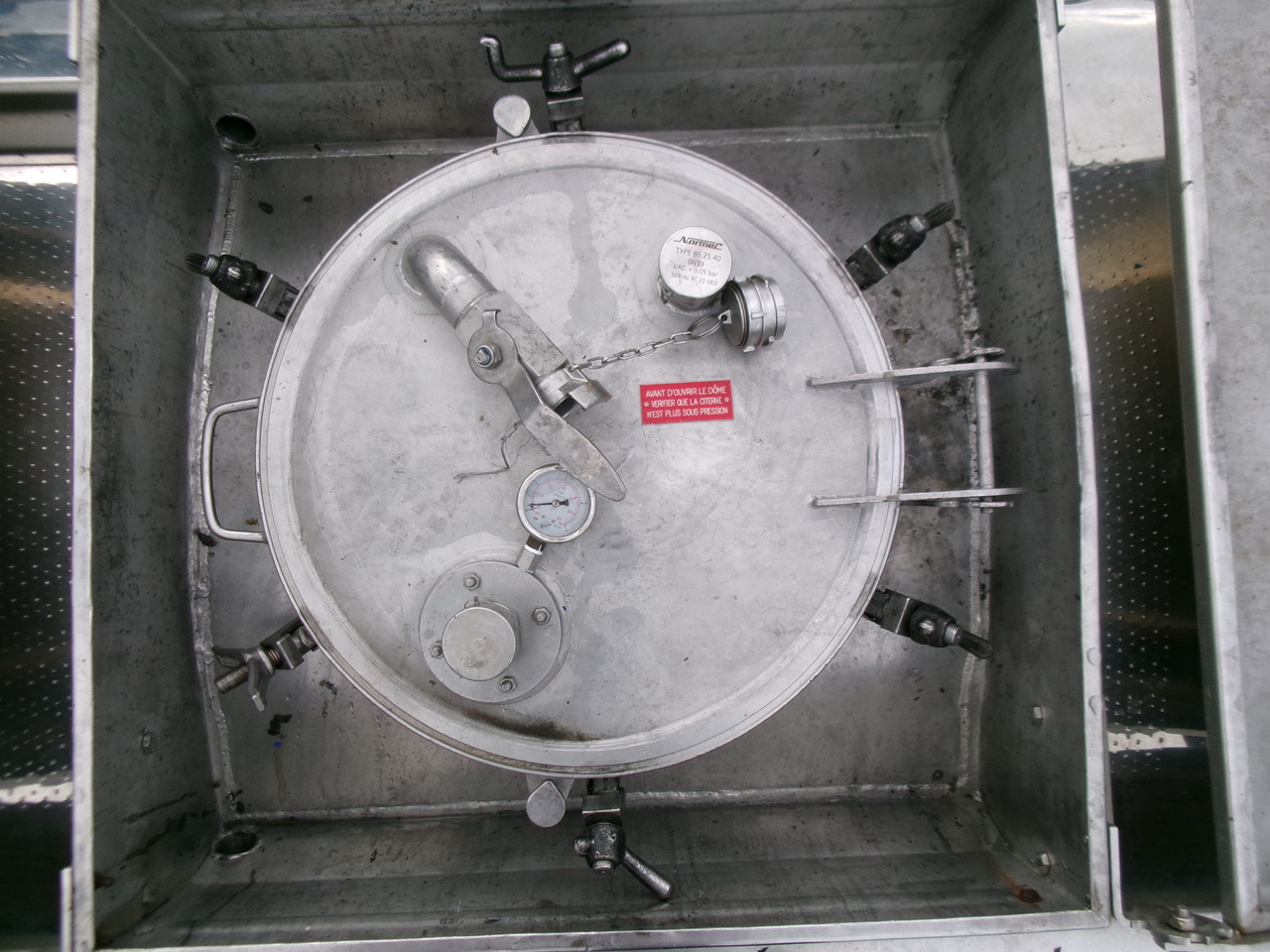 Полуприцеп-цистерна для транспортировки химикатов Magyar Chemical tank inox 32.5 m3 / 1 comp: фото 20
