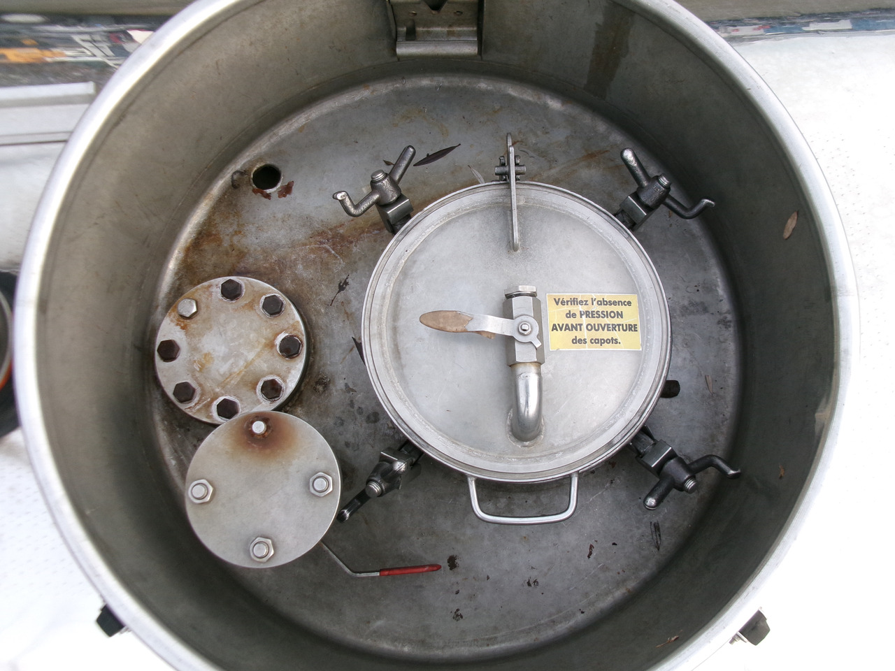 Полуприцеп-цистерна для транспортировки химикатов Magyar Chemical tank inox L4BH 32.5 m3 / 1 comp: фото 11