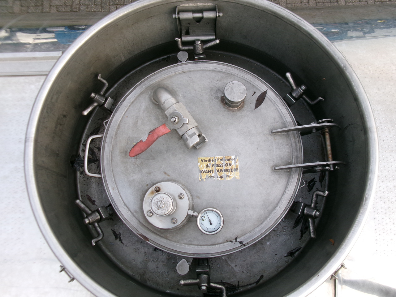 Полуприцеп-цистерна для транспортировки химикатов Magyar Chemical tank inox L4BH 32.5 m3 / 1 comp: фото 21