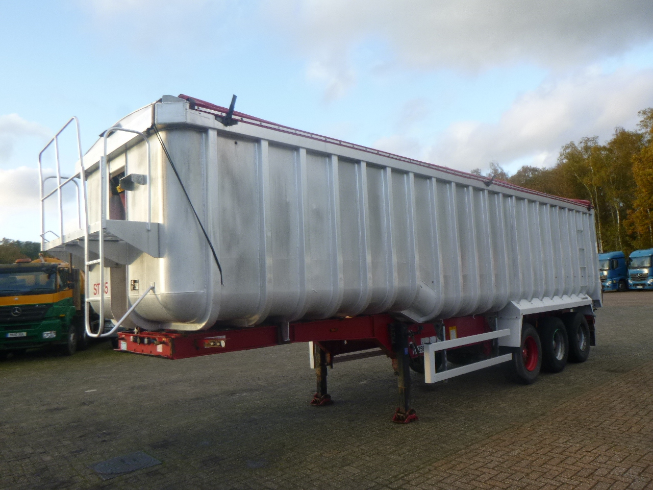 Montracon Tipper trailer alu 53.6 m3 + tarpaulin - Самосвальный полуприцеп: фото 1