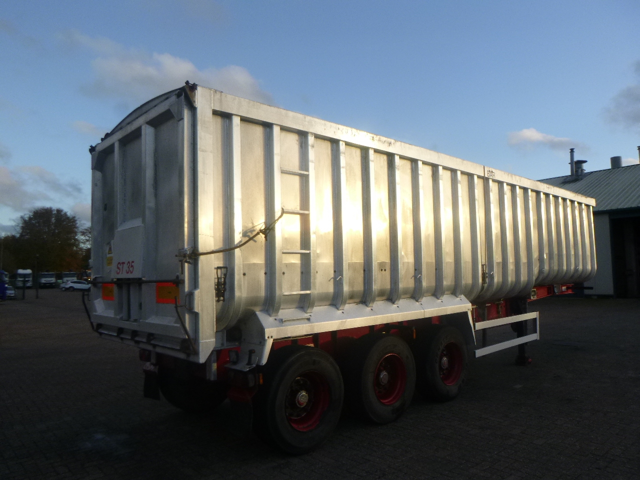 Самосвальный полуприцеп Montracon Tipper trailer alu 53.6 m3 + tarpaulin: фото 4