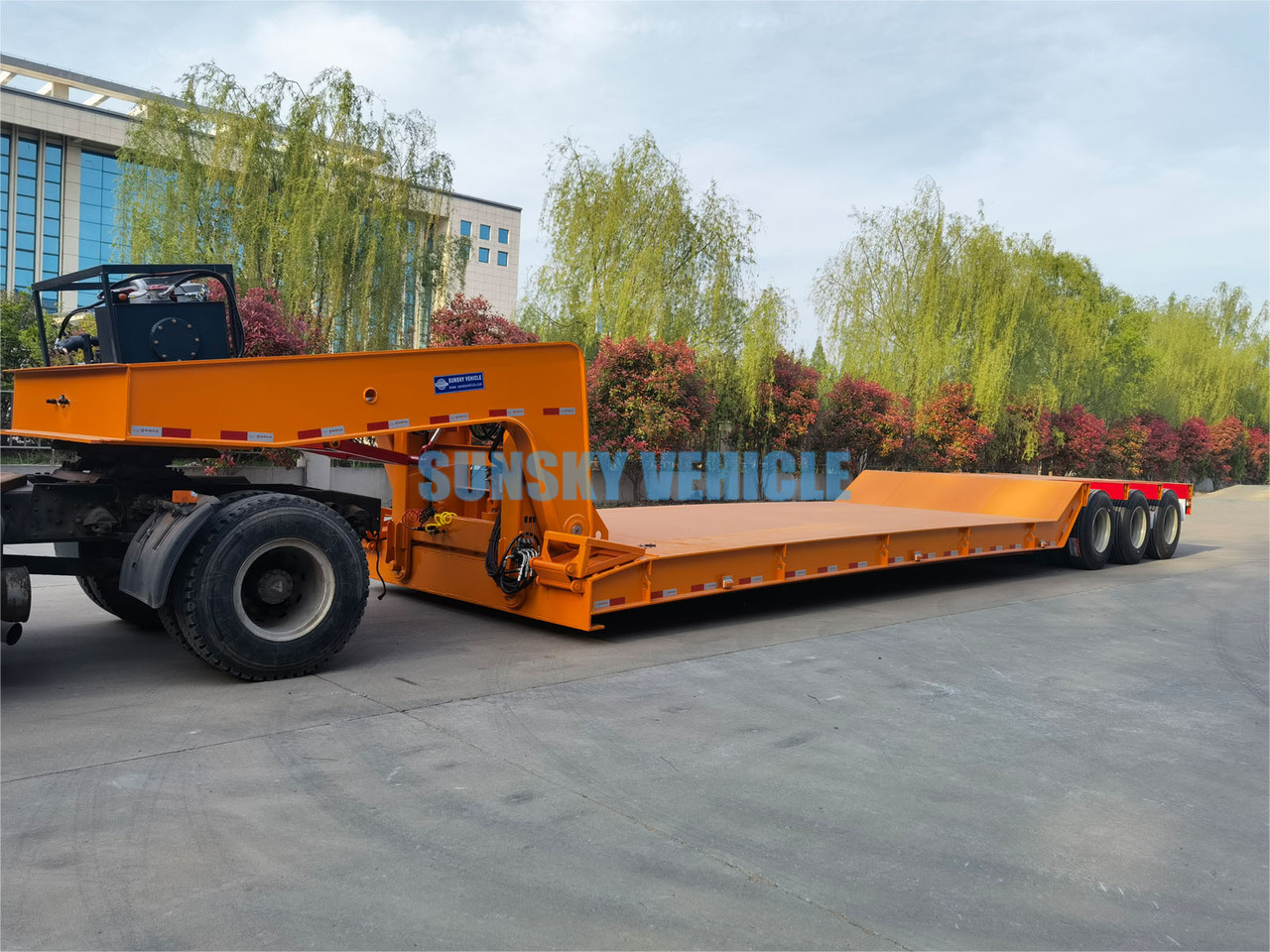 Новый Низкорамный полуприцеп для транспортировки тяжёлой техники SUNSKY 3 Axle 70 Tons detachable gooseneck lowbed trailer: фото 6