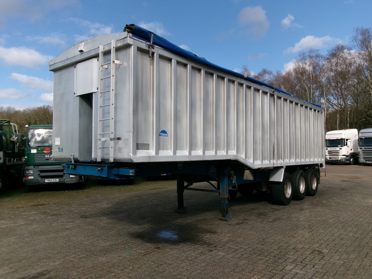 United Trailers Tipper trailer alu 52 m3 + tarpaulin - Самосвальный полуприцеп: фото 1
