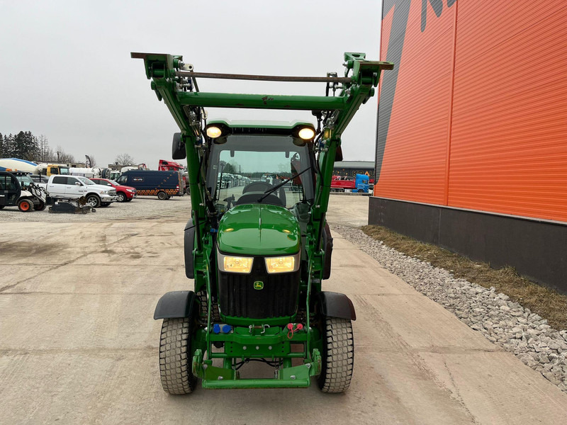 Трактор John Deere 3045 R 4x4 AC / PTO IN THE FRONT AND BACK: фото 4