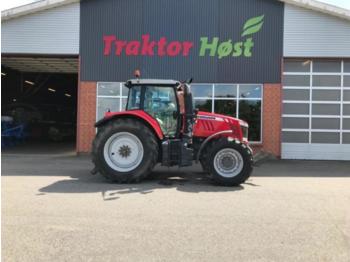 Колёсный трактор Massey Ferguson
