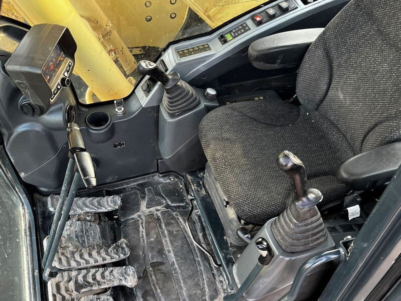 Гусеничный экскаватор Hyundai Robex 235LCR-9A: фото 15