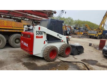 Минипогрузчик с бортовым поворотом BOBCAT S300