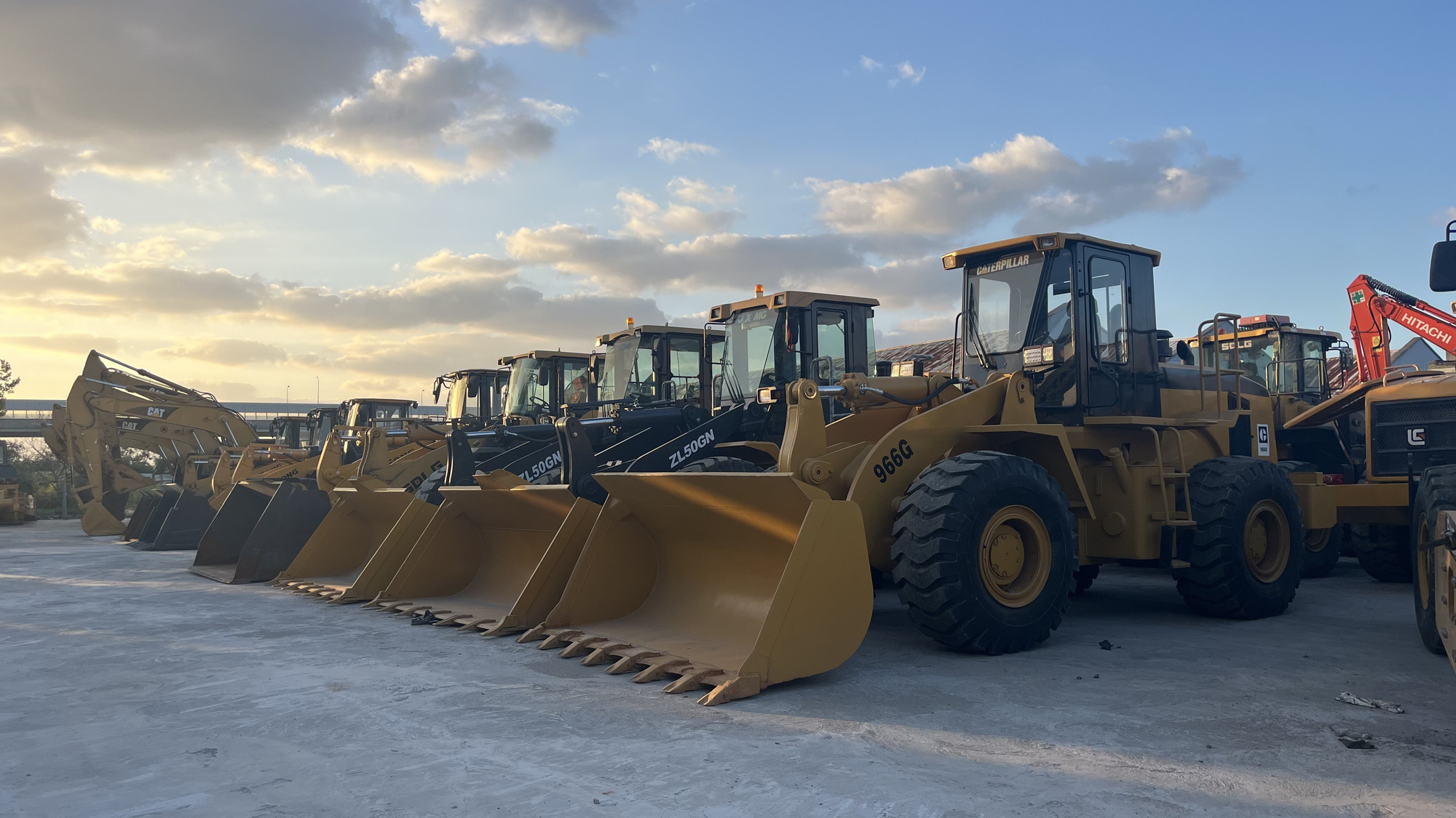 Sunight Development Company Limited - Тягачи SHACMAN undefined: фото 20