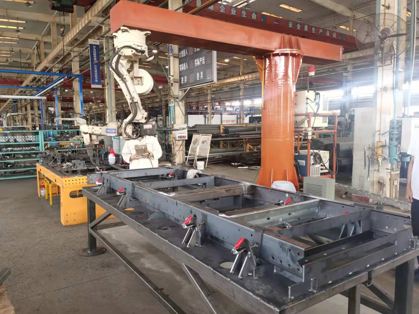 XIAMEN JUSTSUN INTELLIGENT EQUIPMENT CO., LTD - Грузовики - 6х4, новый undefined: фото 1