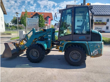 Компактный фронтальный погрузчик