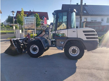 Компактный фронтальный погрузчик YANMAR