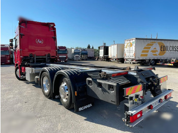 Грузовик-контейнеровоз/ Сменный кузов SCANIA R450: фото 4