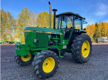 Трактор JOHN DEERE 40 Series