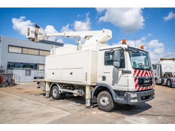 Грузовик с подъемником COMET