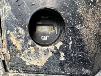 Гусеничный экскаватор CAT 304E2CR: фото 5