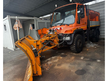 Грузовик Unimog U400 4x4, Winterdienst, Schild+Streuer: фото 2