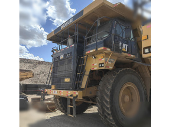 Карьерный самосвал CATERPILLAR 777