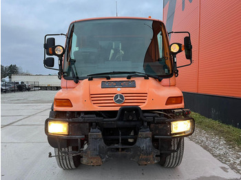 Подметально-уборочная машина Mercedes-Benz UNIMOG U 300 4x4 TRILETY SK / 6918 hours: фото 3