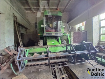 Зерноуборочный комбайн JOHN DEERE