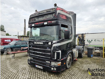 Тягач SCANIA