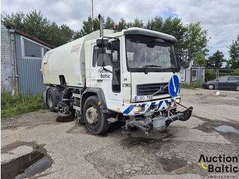 Подметально-уборочная машина VOLVO FL