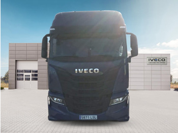 Тягач IVECO S-WAY