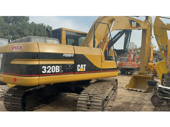 Гусеничный экскаватор