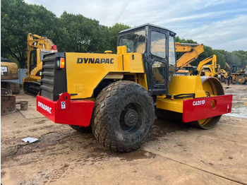 Каток DYNAPAC CA215D: фото 2 Каток DYNAPAC CA215D: фото 2