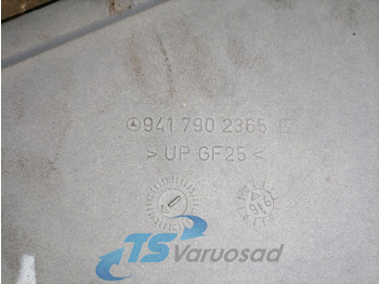 Аэродинамика/ Спойлеры для Грузовиков Mercedes-Benz Kabiini tuulesuunaja, ülemine vasak A9417902365: фото 3 Аэродинамика/ Спойлеры для Грузовиков Mercedes-Benz Kabiini tuulesuunaja, ülemine vasak A9417902365: фото 3