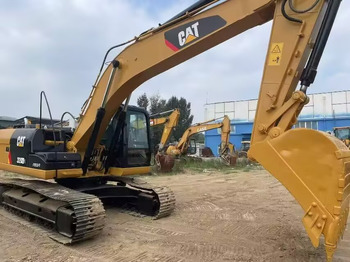 Гусеничный экскаватор CATERPILLAR 320D2