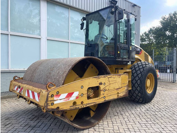 Каток CATERPILLAR