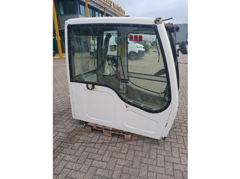 Кабина и интерьер LIEBHERR