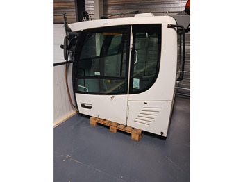 Кабина и интерьер LIEBHERR