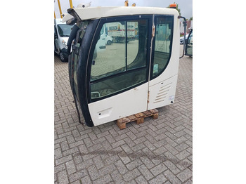 Кабина и интерьер LIEBHERR