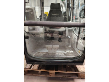 Кабина и интерьер LIEBHERR