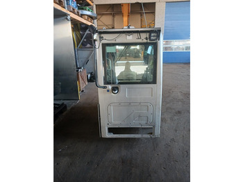 Кабина и интерьер Liebherr Cabin: фото 3