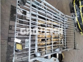 Кабина и интерьер LIEBHERR