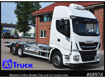 Грузовик-контейнеровоз/ Сменный кузов IVECO